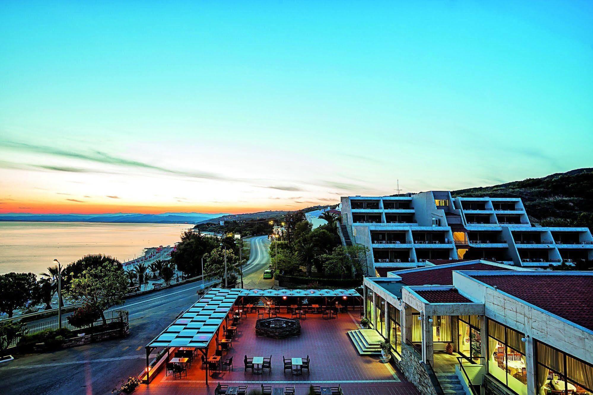 Xenios Theoxenia Hotel Ouranoupoli Exterior photo
